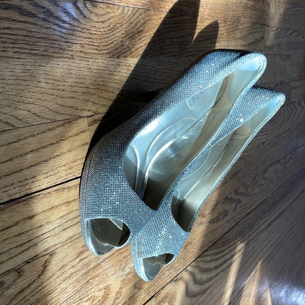 Worn once - no blemishes. Like new!